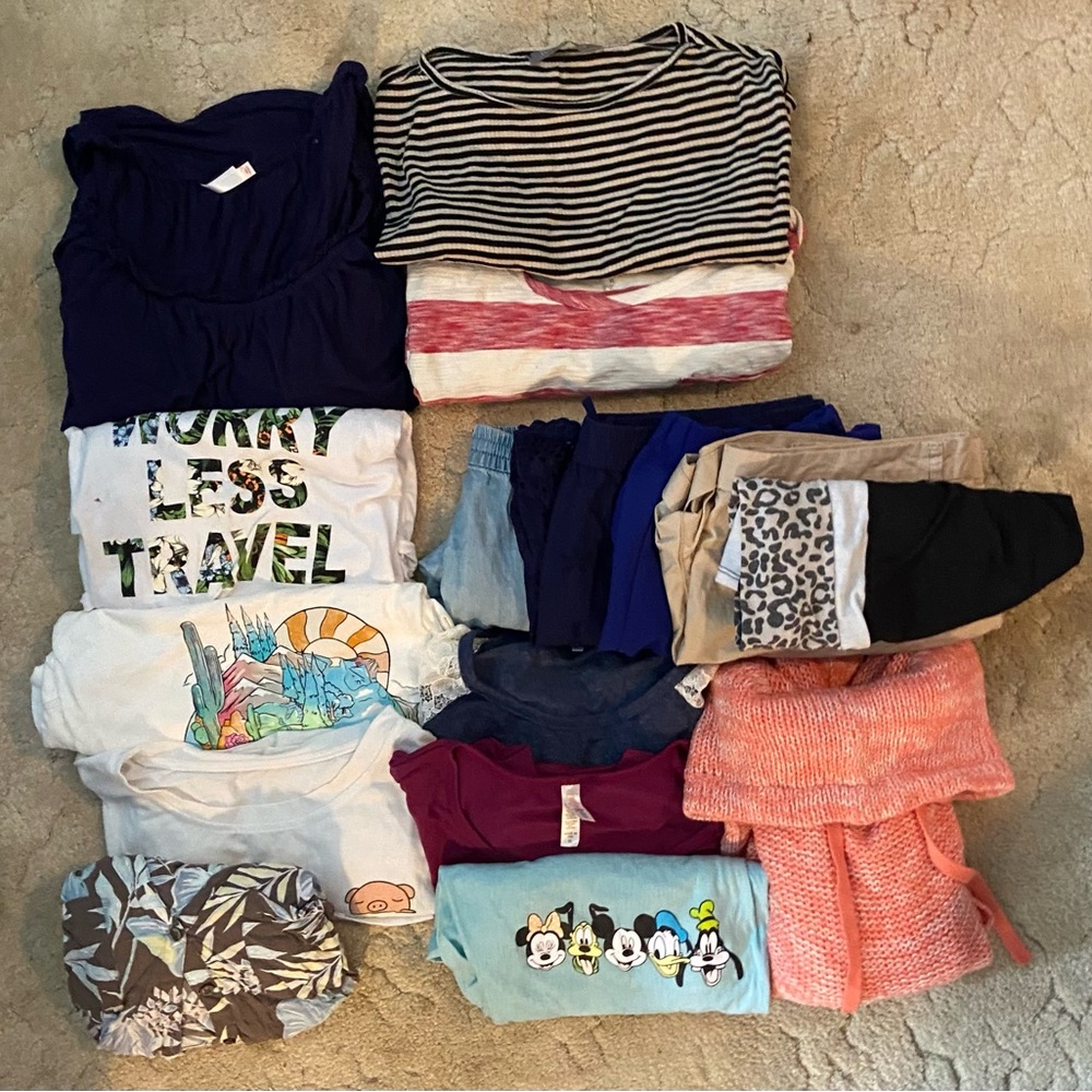 Assorted Clothing Bundle (16 Pieces)